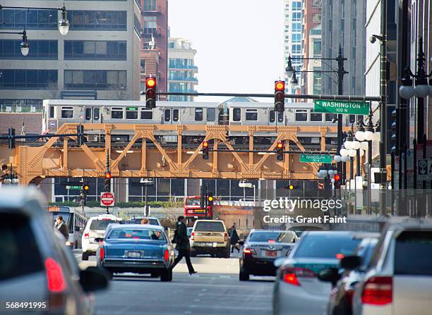 busy street scene - chicago illinois sign stock pictures, royalty-free photos & images