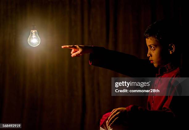 light up - pakistani boys stockfoto's en -beelden