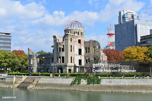 hiroshima, a-bomb (genbaku) dome, japan - bombardeos atómicos sobre hiroshima fotografías e imágenes de stock