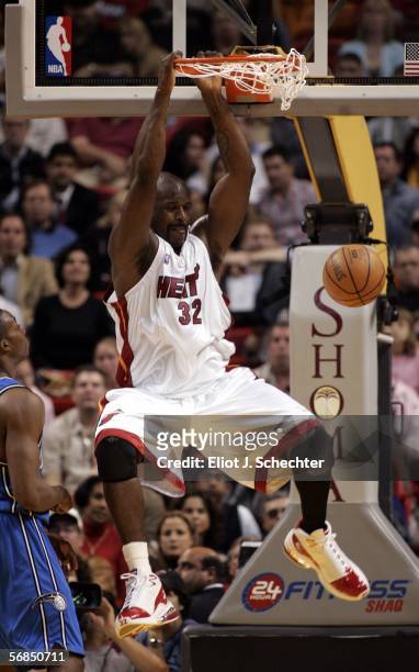 Shaquille O'Neal of the Miami Heat dunks against he Orlando Magic February 14, 2006 at the American Airlines Arena in Miami Florida. NOTE TO USER:...