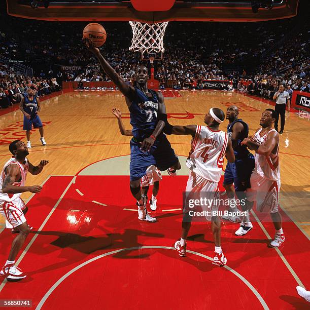 Kevin Garnett of the Minnesota Timberwolves drives to the basket for a layup past Stromile Swift of the Houston Rockets during a game at Toyota...