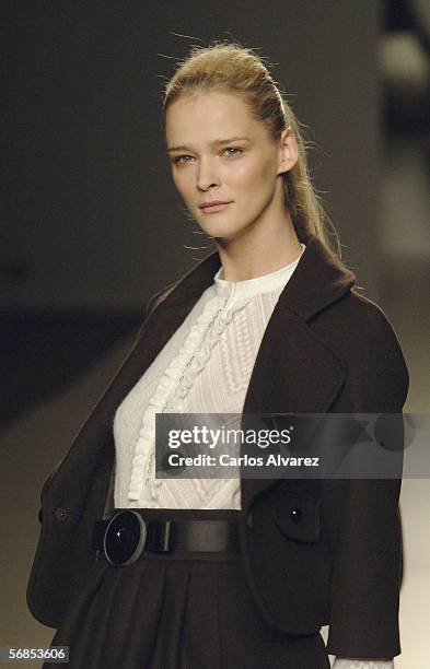 dpa) - Estonian model Carmen Kass, pictured at the presentation of the  collection of Gucci during the fashion week in Milan, Italy, 28 September  2002 Stock Photo - Alamy