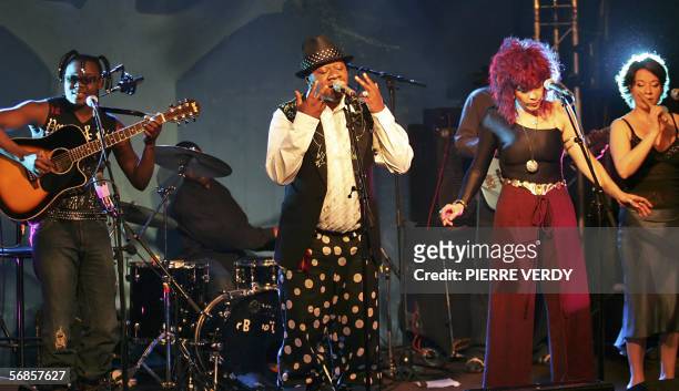 Congolese singer Papa Wemba performs during a concert at the New Morning, 15 February 2006 in Paris. AFP PHOTO PIERRE VERDY