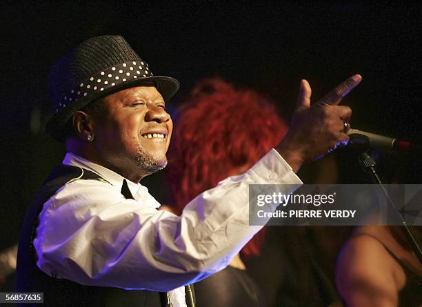 Congolese singer Papa Wemba performs during a concert at the New Morning, 15 February 2006 in Paris. AFP PHOTO PIERRE VERDY