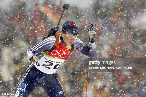 Cesana San Sicario, ITALY: Britain's Emma Fowler competes in the 7.5km sprint of the women's biathlon at the Turin 2006 Winter Olympic Games, 16...
