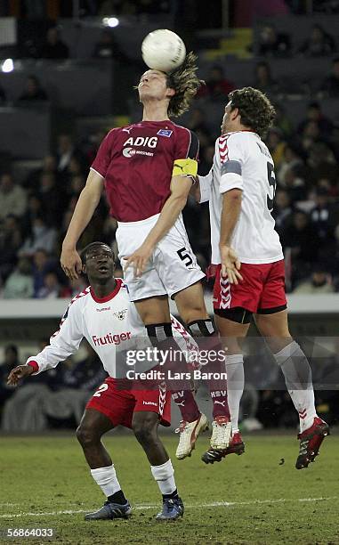 Daniel van Buyten of Hamburg goes up for a header with Armand Deumi and Ljubo Milicevic of Thun during the UEFA Cup Round of 32 match between FC Thun...