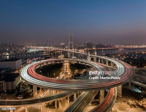 shanghai, elevated view of nanpu bridge - demographic overview stockfoto's en -beelden