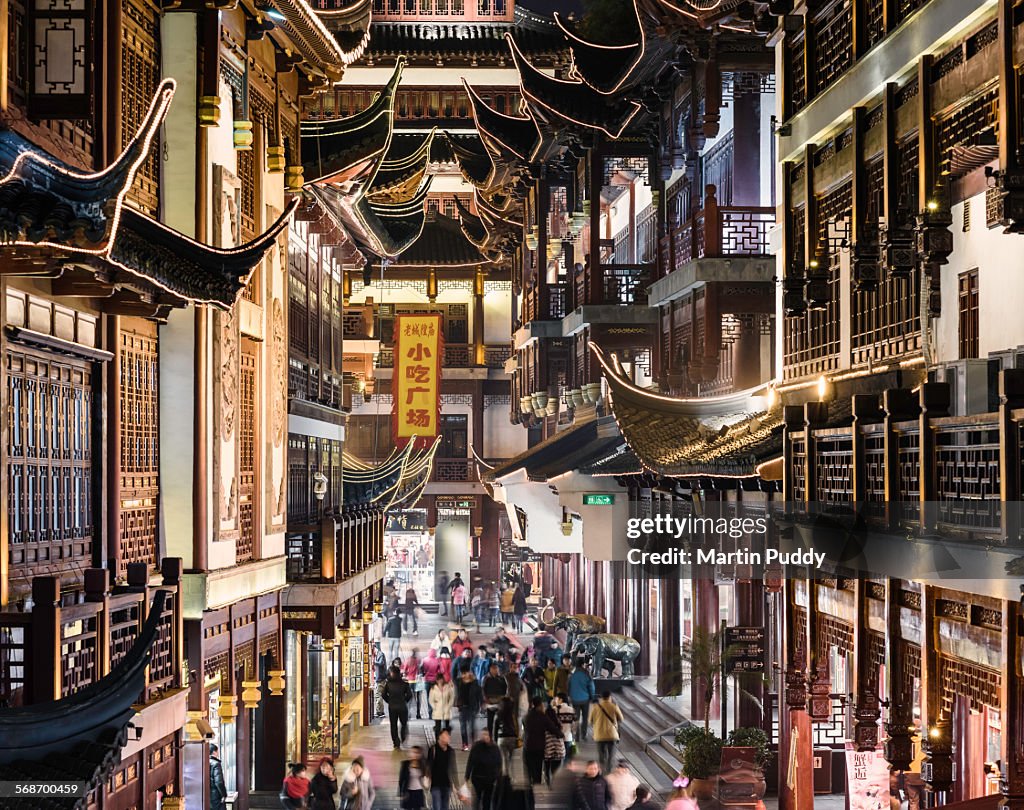 Yu Yuan tea gardens bustling with tourists