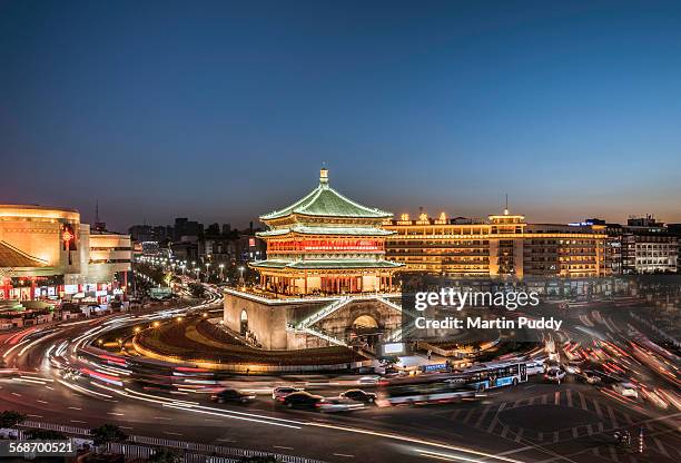 xian,the bell tower at dusk,with passing traffic - xian stockfoto's en -beelden