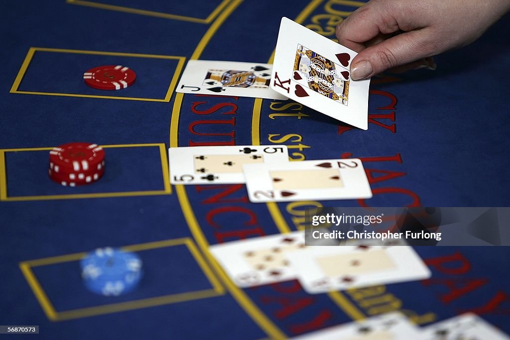 Croupiers Hone Their Skills At Casino School