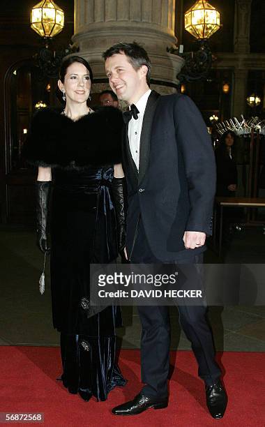 Denmark's Crown Princess Mary and her husband Crown Prince Frederik arrive for a dinner in the town hall, 17 February 2006 in Hamburg, northern...