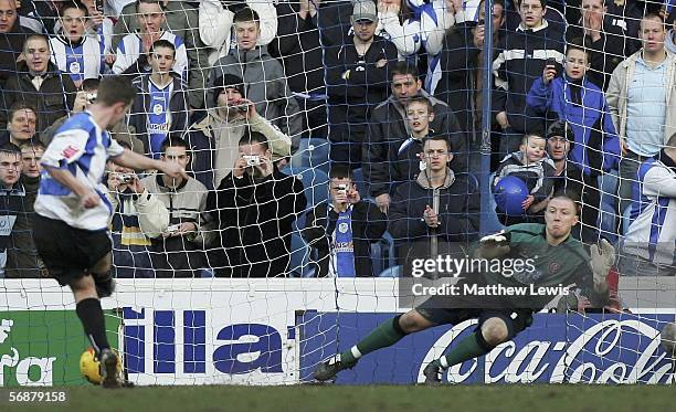 Steve MacLean of Sheffield Wednesday beats Paddy Kenny of Sheffield United from the penalty spot during the Coca-Cola Championship match between...