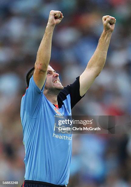 Terry McFlynn of Sydney celebrates victory as the siren sounds during the Hyundai A-League Major Semi final 2nd leg match between Sydney FC and...