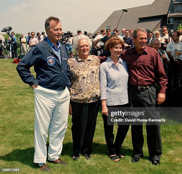 Laura Bush, Texas Governor George W. Bush, Former U.S. President George H. Bush and his wife Barbara Bush meet the press at Walkers Point the...