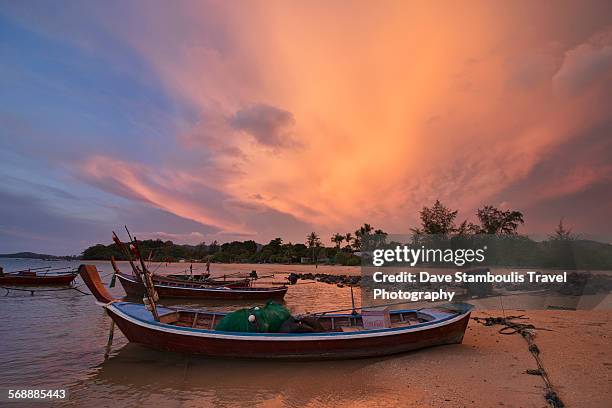 longtail boats at sunset on koh lanta, thailand - ko lanta stockfoto's en -beelden