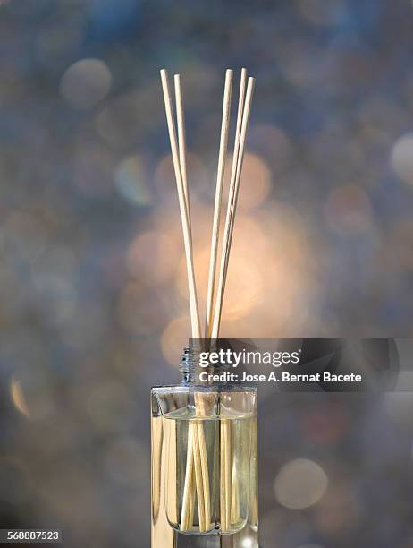 freshener in a glass bottle with wooden sticks - contenitore di aromi foto e immagini stock