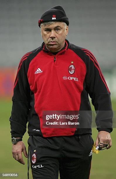Coach Carlo Anbcelotti looks on during the Training Session of AC Milan on February 20, 2006 in Munich, Germany. The UEFA Champions League round of...