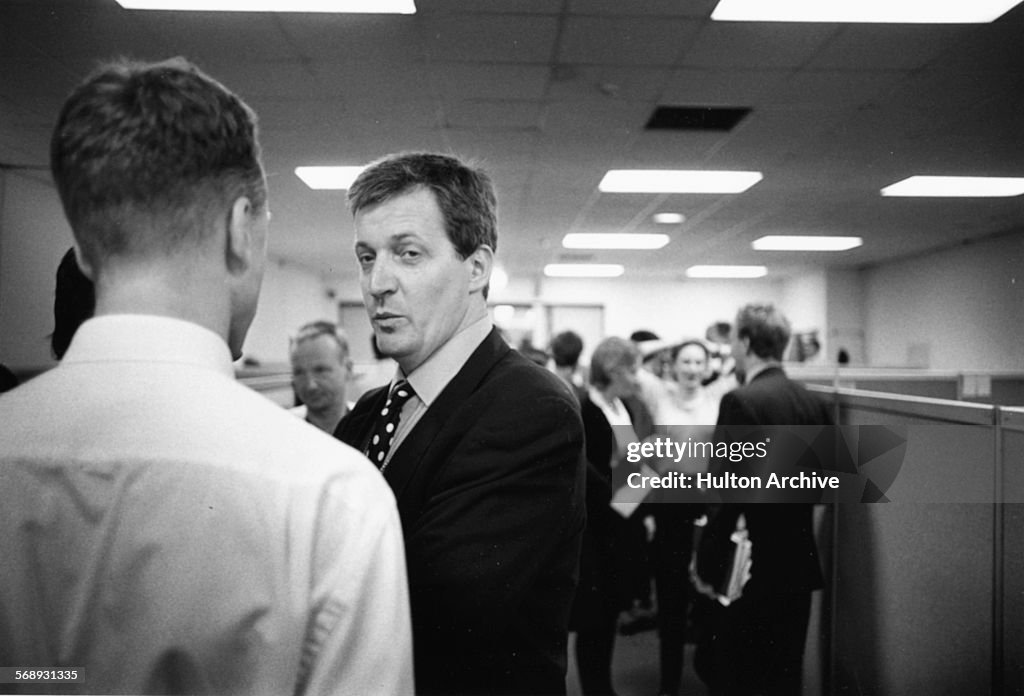 Labour Party spin doctor Alastair Campbell briefing journalists at a