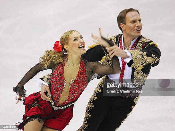 Tatiana Navka and Roman Kostomarov of Russia perform during the Free Dance program of the figure skating during Day 10 of the Turin 2006 Winter...