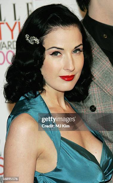 Burlesque dancer Dita Von Teese arrives at the ELLE Style Awards 2006, the fashion magazine's annual awards celebrating style, at the Atlantis...