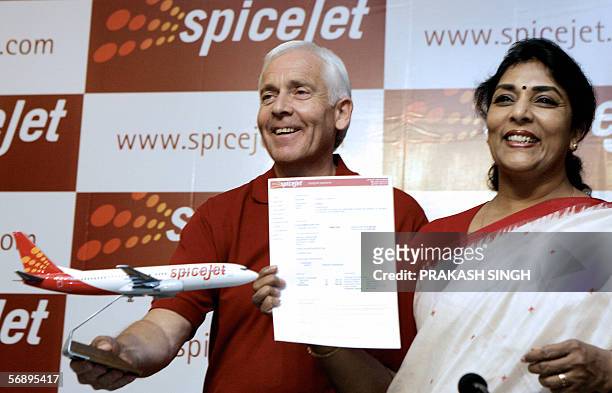 In this picture taken 17 May 2005, Chief Executive Officer of SpiceJet, Mark Winders shows a model of an aircraft as Indian tourism minister, Renuka...