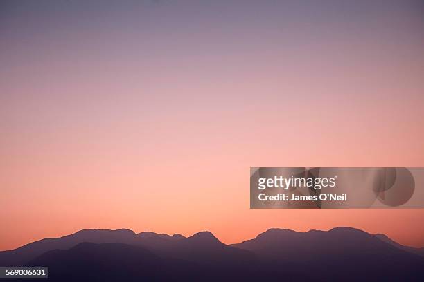 illistrative mountains at sunset - tramonto foto e immagini stock