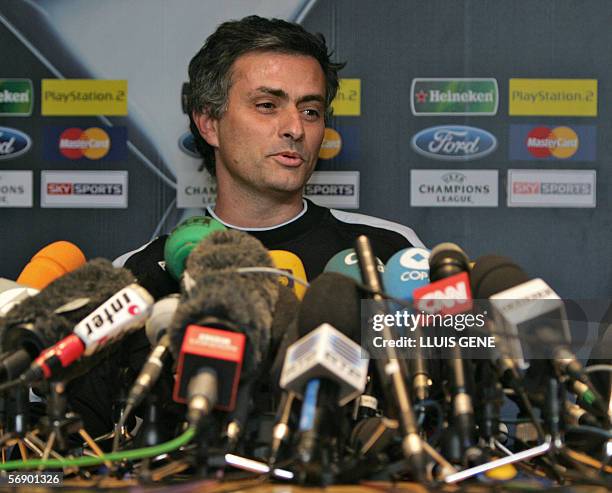 London, UNITED KINGDOM: Chelsea's coach Portuguese Jose Mourinho speaks during a press conference at Stamford Bridge stadium 21 February 2006 in...