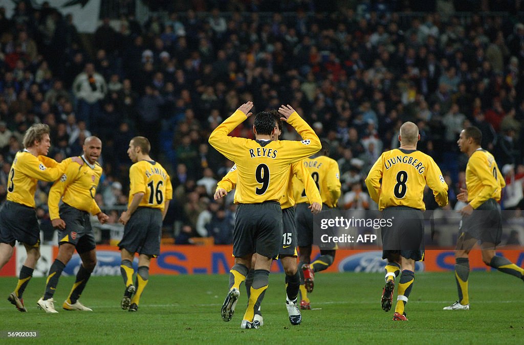 Arsenal's players celebrate after Thierr