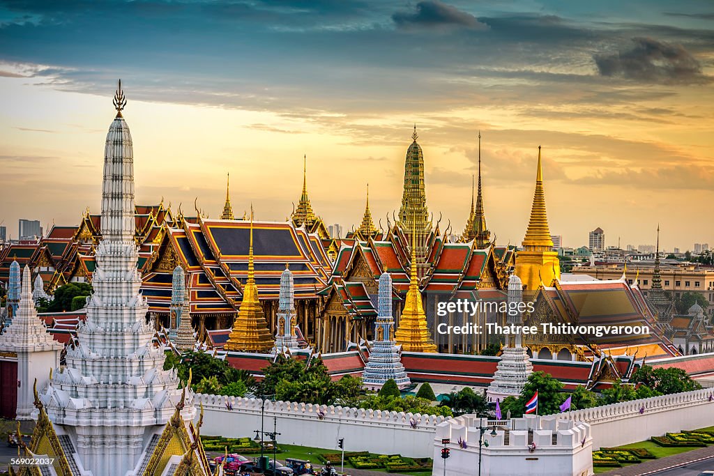 Grand palace and Wat phra keaw at sunset