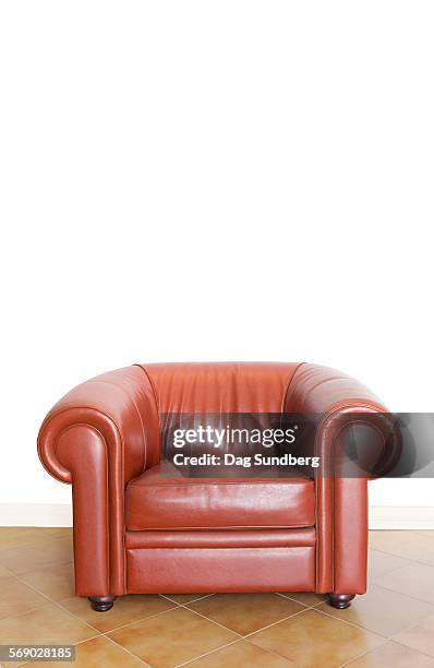 leather armchair - chaise stockfoto's en -beelden