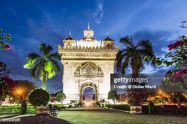 patuxay monument in vientiane - newly industrialized country stock pictures, royalty-free photos & images