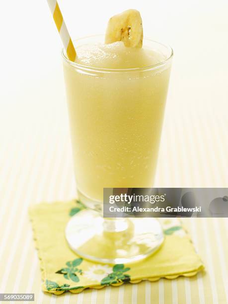 banana daiquiri - daiquiri stock pictures, royalty-free photos & images