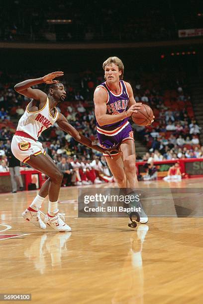 Tom Chambers of the Phoenix Suns drives to the basket against the Houston Rockets during an NBA game at the Summit circa 1990 in Houston, Texas. NOTE...