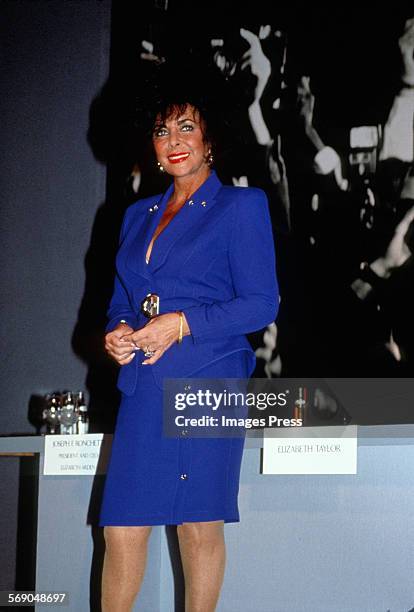 Elizabeth Taylor unveils her fragrance 'White Diamonds', circa 1991 in New York City.