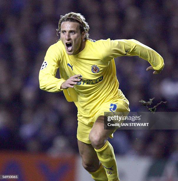 Diego Forlan Ripped Diego Forlan Photos Photos and Premium High Res Pictures - Getty Images