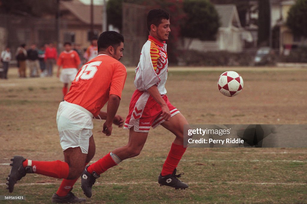 S.Soccer Game.#1.pr.12/12/95 LOS ANGELESNils(cq) Eric(cq)Hernandez(cq), right, of Roosevelt High S