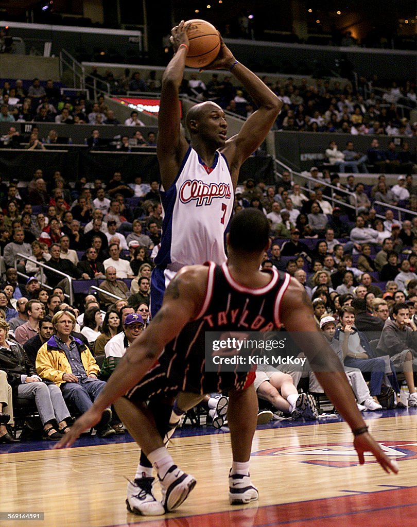 018630.SP.1104.Clippers.01.KMHouston's 2 Maurice Taylor is called for the block against Lamar Odom