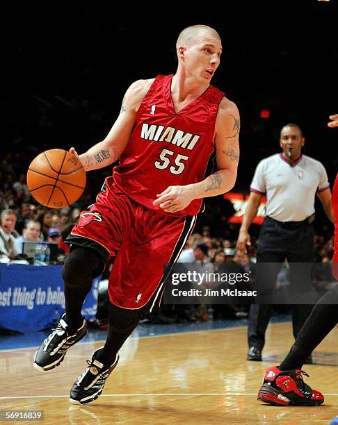 Jason Williams of the Miami Heat controls the ball against the New York Knicks on February 22, 2006 at Madison Square Garden in New York City. The...