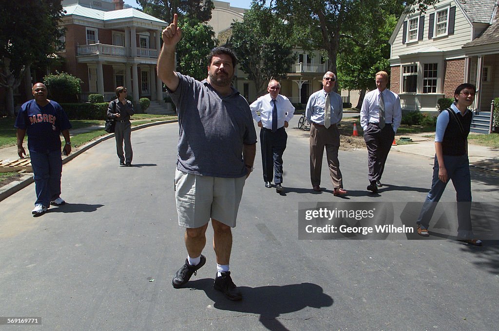 5/23/2001 Warner Brothers Studio tour guide Dean Ricca foreground ...
