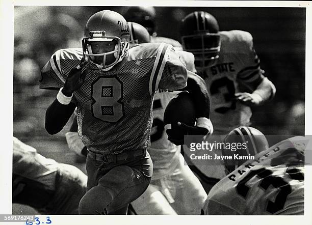 Dorrell  LOS ANGELES TIMES FILE PHOTO, OCTOBER 5th, 1985  UCLA's @@#8 Karl Dorrell gains 14yards in the second quarter for a first down to the...