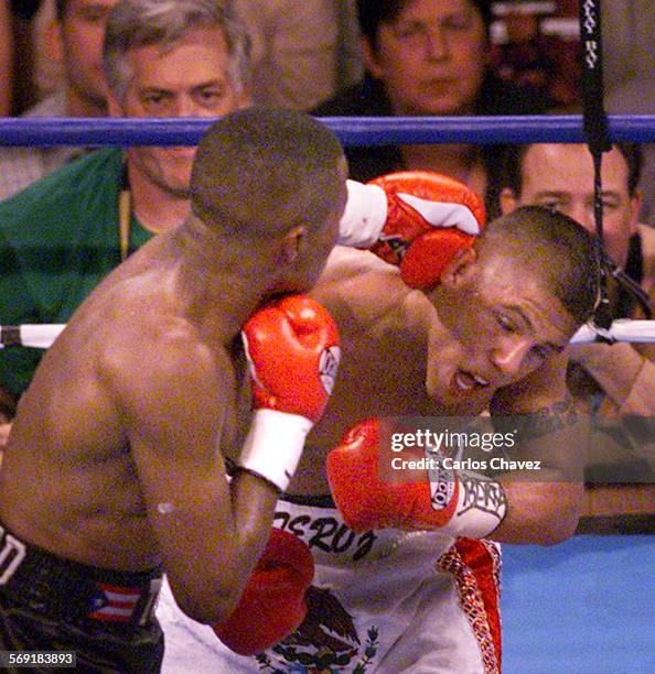 Fernando Vargas takes havey hits from Felix Trinidad in the early rounds during a title bout at the Mandalay bay Resort and Casino in Las Veagas...