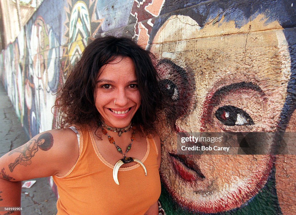 CA.Perry.#2.0823.BC/aLinda Perry stands by mural on Sunset Blvd. She was colorful lead singer of 