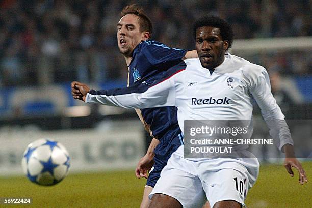 Olympique de Marseille's forward Franck Riberi vies with Bolton midfielder Jay Jay Okocha during the UEFA Cup football match Marseille vs Bolton, 23...