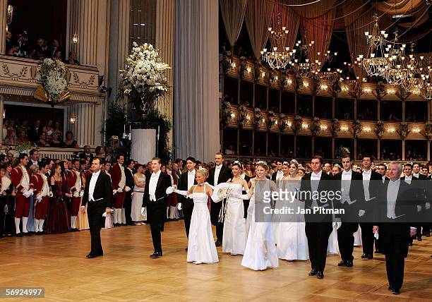 Dancers attend the annual "Vienna Opera Ball" at the Vienna State Opera on February 23, 2006 in Vienna, Austria. This major European ball has been...