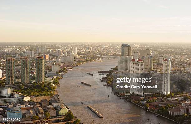 elevated view over city of bangkok - delta connection photos et images de collection