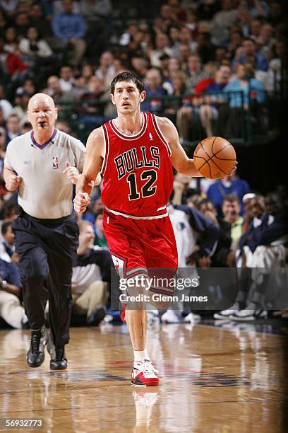 Kirk Hinrich of the Chicago Bulls moves the ball against the Dallas Mavericks during the game at American Airlines Arena on January 3, 2006 in...