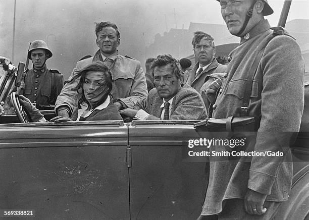 Eva Bartok,Tony Britton, Peter Finch, and Alexander Knox, 1959.