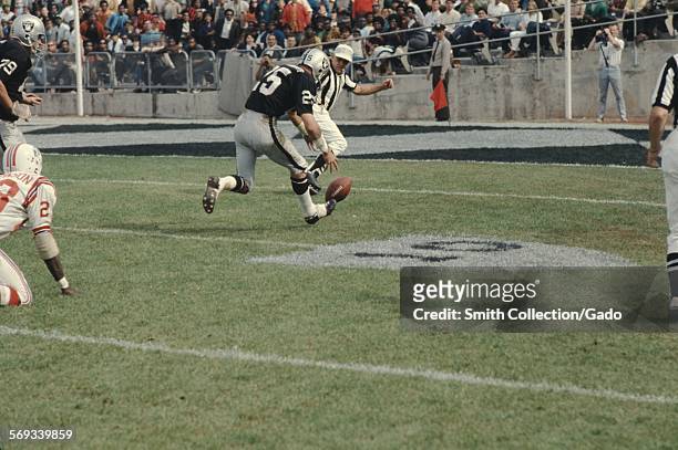 Fred Biletnikoff during a National Football League game between the Oakland Raiders and the New England Patriots, 1975.