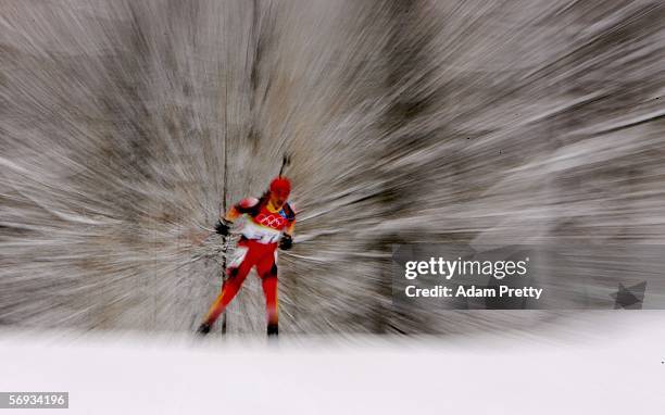 Yingchao Kong of China competes during the Womens Biathlon 12.5km Mass Start Final on Day 15 of the 2006 Turin Winter Olympic Games on February 25,...