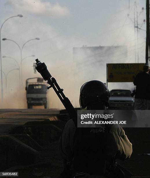 Ugandan police officer patrols 25 February 2006 in Kampala after police fired live rounds and teargas at rock-throwing supporters of opposition...